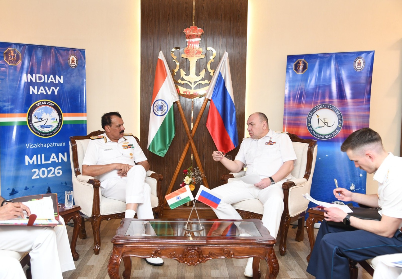 India Naval Chiefs Strengthen Bilateral Ties at International Fleet Review.webp
