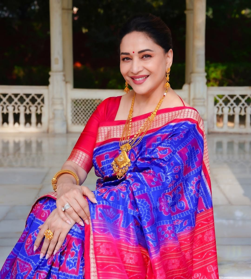 Madhuri Dixit Honors Odisha's Rich Weaving Traditions.webp