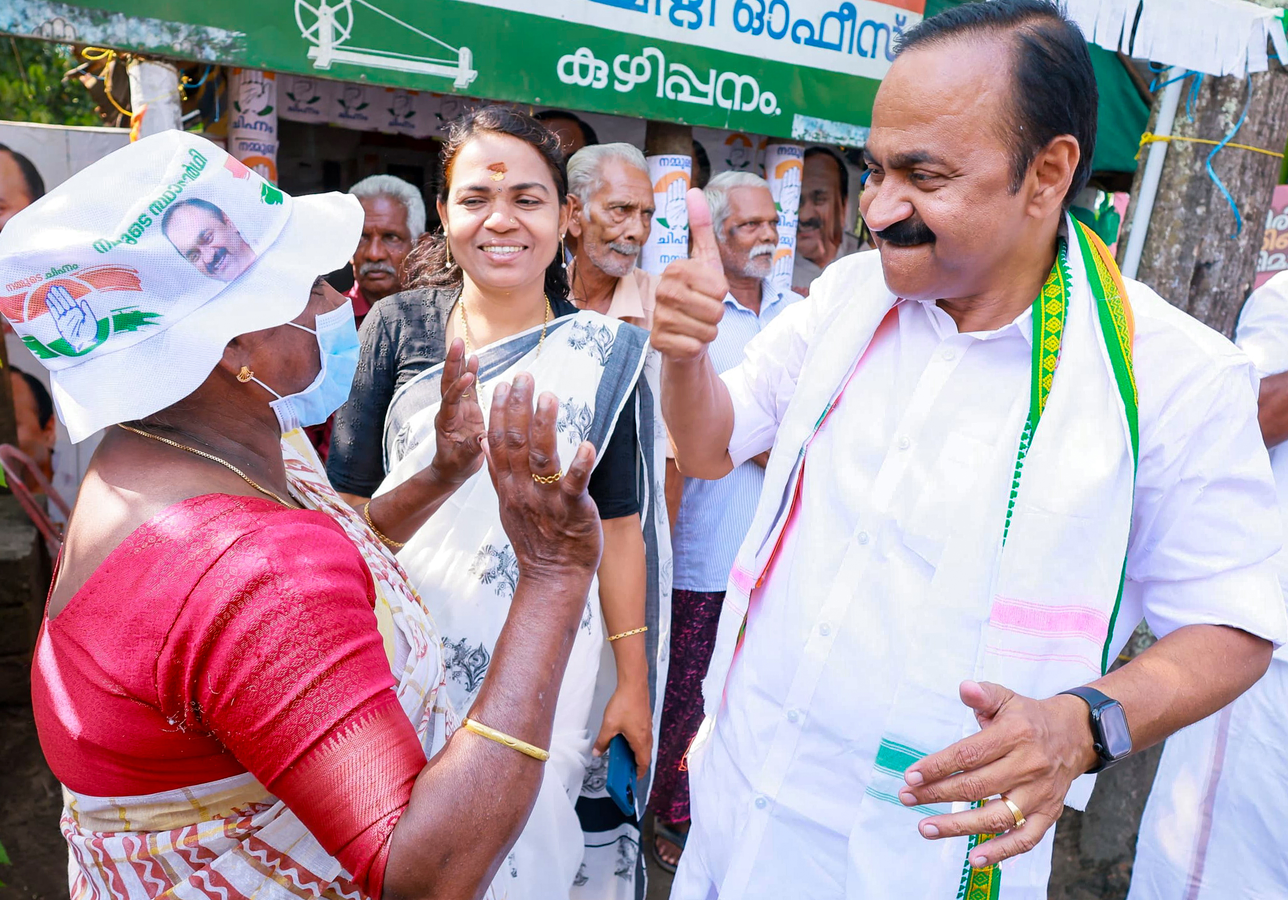 Kerala Election Campaign: Attacks and Fabricated Surveys Fuel Opposition Concerns.webp Kerala Election Campaign: Attacks and Fabricated Surveys Fuel Opposition Concerns.webp