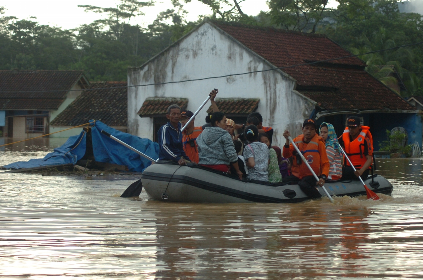 Indonesia: Flooding and Earthquake Impact Communities