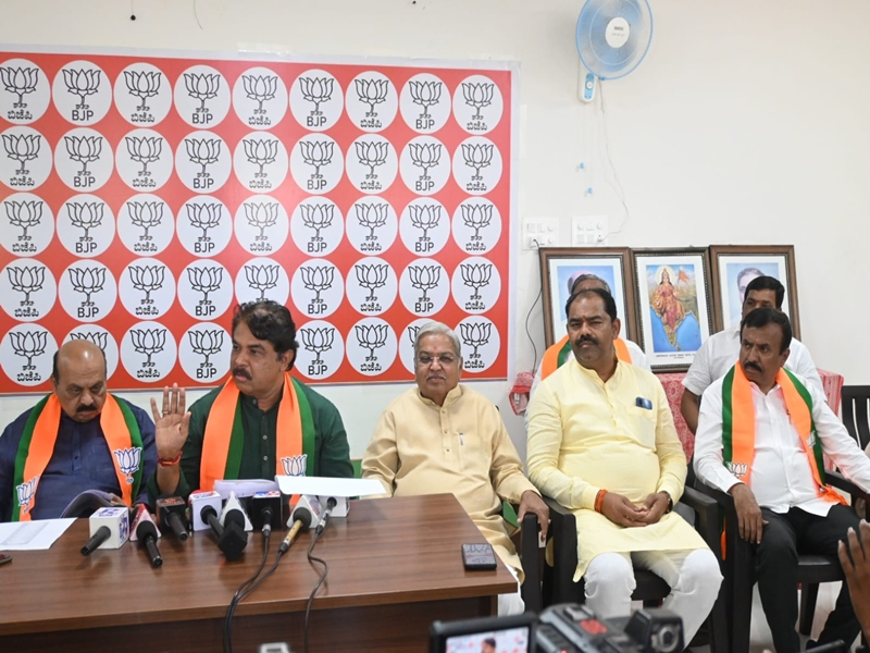 Political Tensions Rise in Karnataka: BJP Claims Shivakumar Could Succeed Siddaramaiah.webp