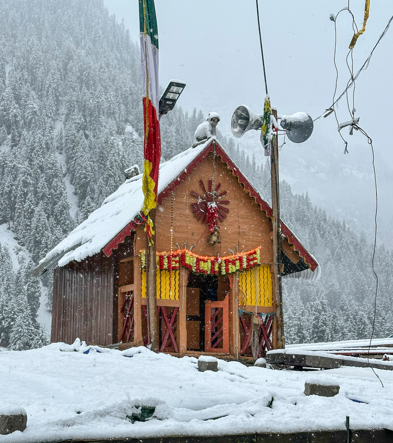 North India Grapples with Western Disturbance: Rainfall, Snowfall, and Alerts.webp