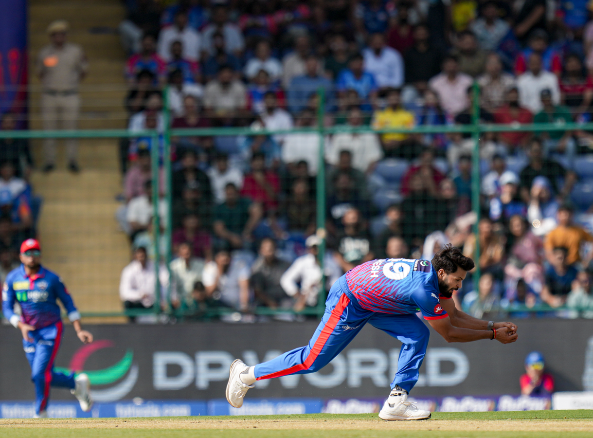 Mukesh Kumar's Attacking Strategy Leads DC to Victory.webp