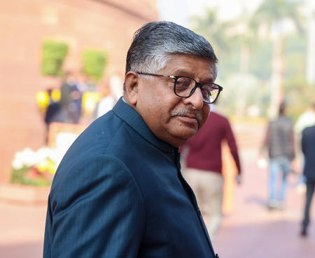 Bengal Politics Heat Up: Prasad Criticizes Banerjee's EVM Concerns.webp