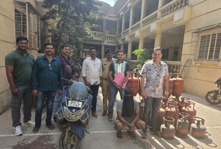 Mumbai Police Recover Gas Cylinders, Arrest Three.webp