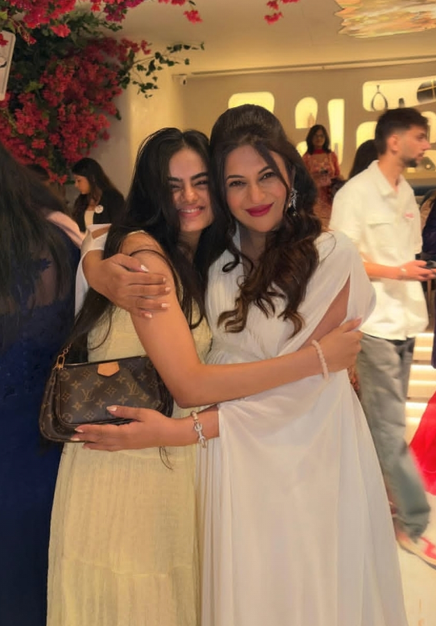Yeh Hai Mohabbatein Stars Celebrate Divyanka Tripathi's Upcoming Motherhood.webp