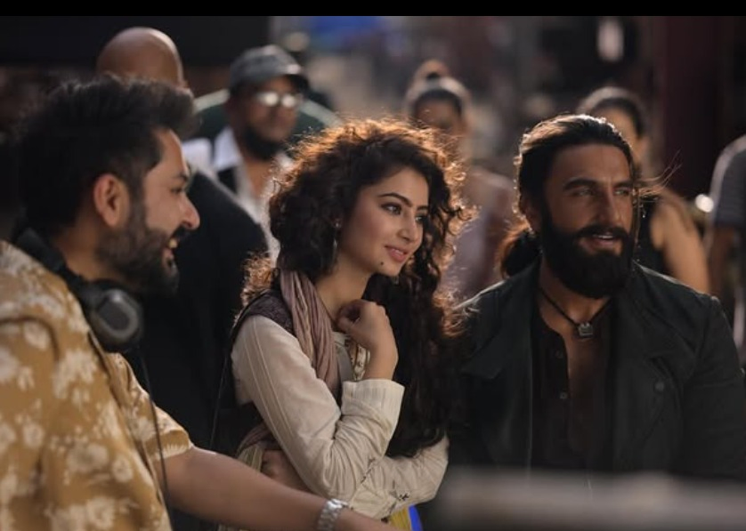 Yami Gautam & Aditya Dhar Celebrate Sara Arjun's Performance.webp Yami Gautam & Aditya Dhar Celebrate Sara Arjun's Performance.webp