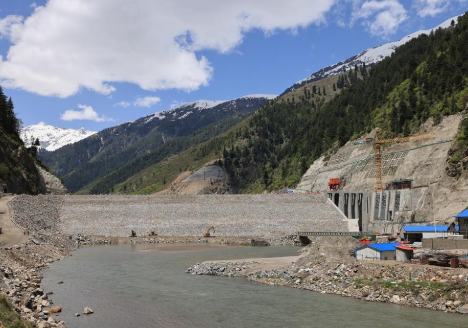 Gilgit Baltistan Residents Block KKH for Dam Rights.webp
