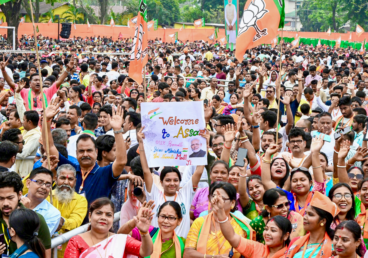 PM Modi: Congress's Alleged Corruption and Pakistan Ties.webp