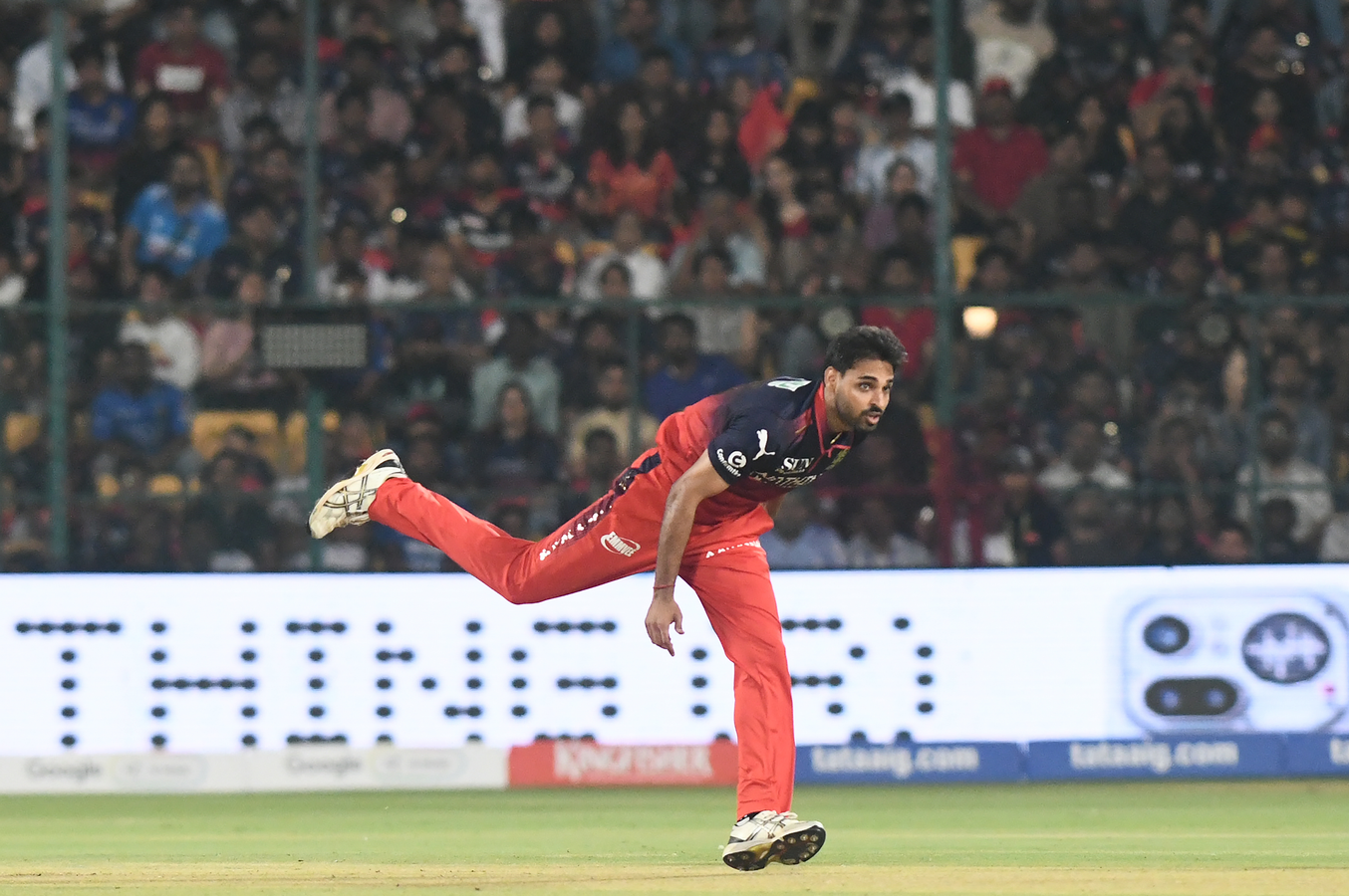 Bhuvneshwar Kumar Reaches 200 IPL Wickets: A Milestone of Consistent Effort.webp