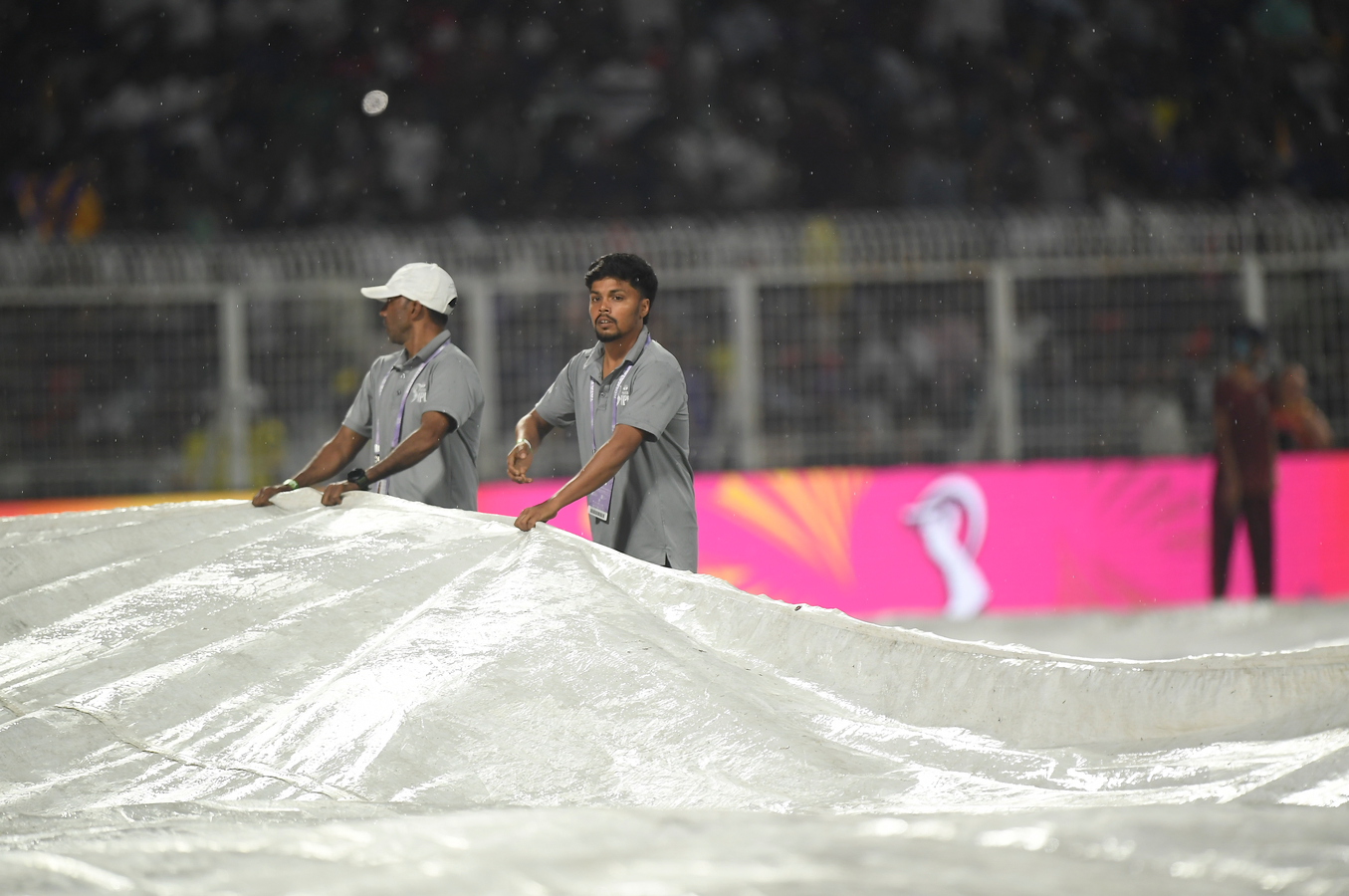 IPL 2026: Rain Halts KKR vs. PBKS Match in Kolkata.webp
