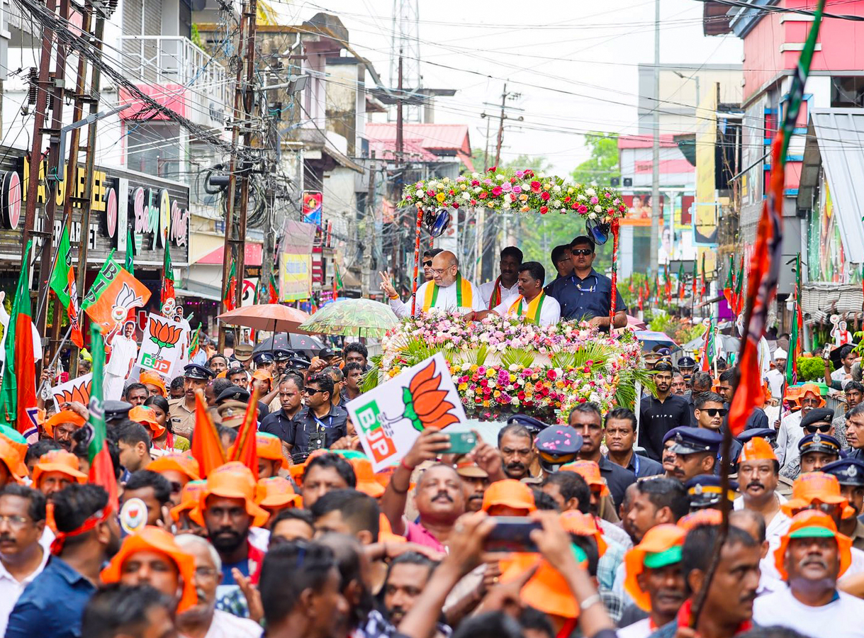 Kerala Election Campaign Intensifies as Parties Vie for Control.webp