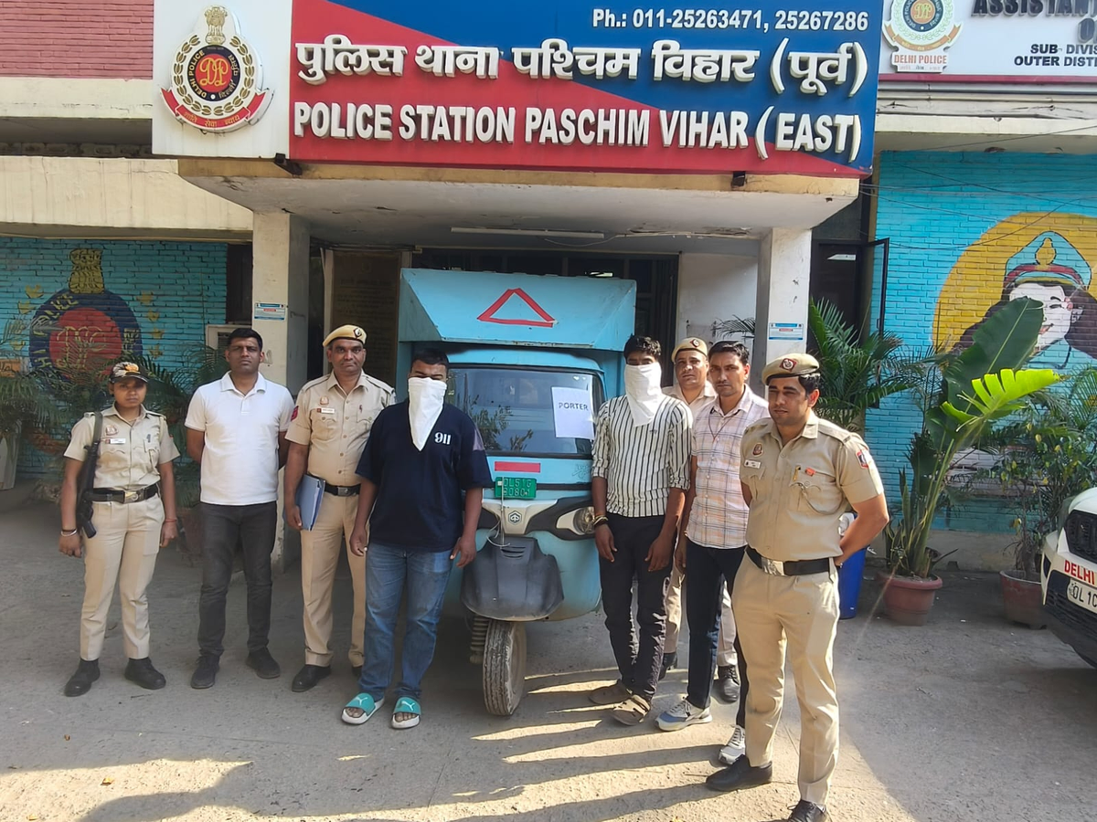 Paschim Vihar Police Seize Illicit Liquor, Arrest Suspects.webp Paschim Vihar Police Seize Illicit Liquor, Arrest Suspects.webp