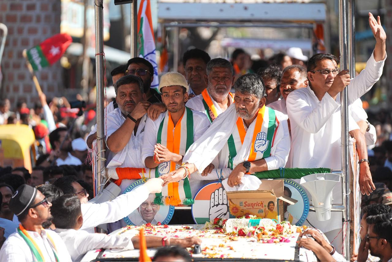 Karnataka Politics: Shivakumar's Comments on Leadership and Fuel Supply.webp