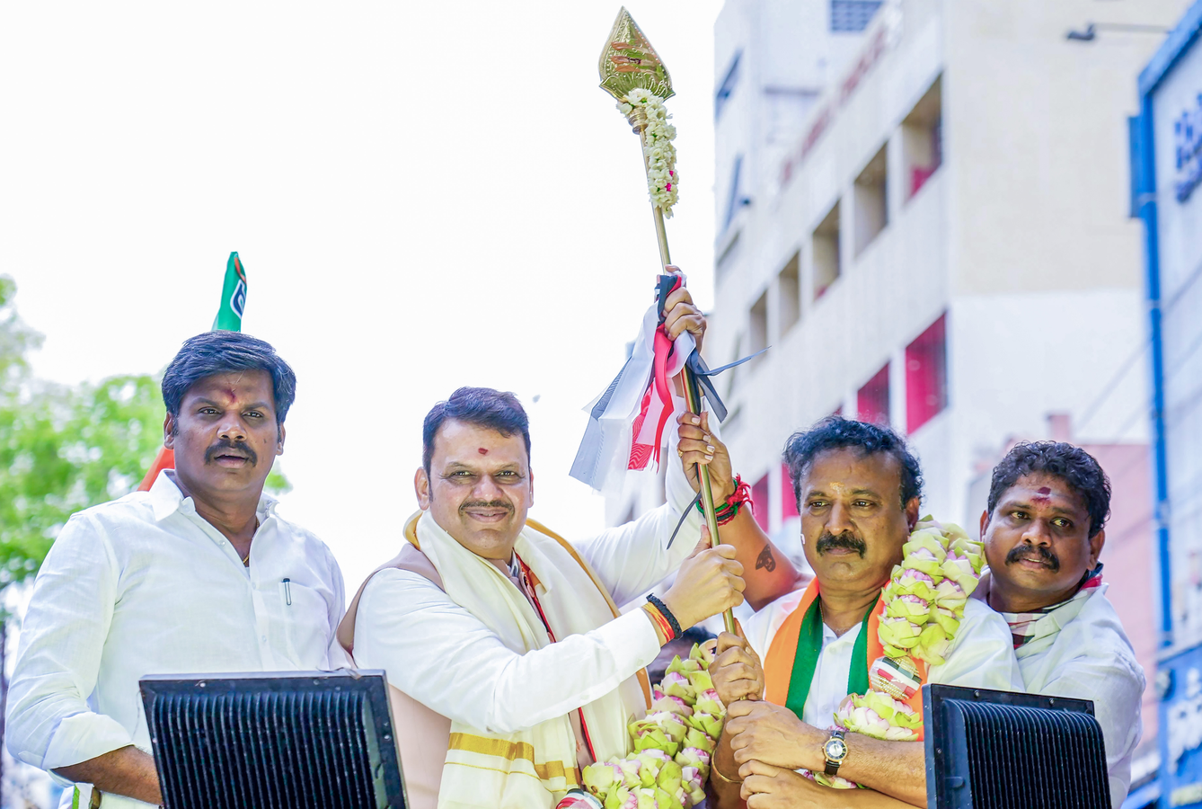 Political Row: Stalin Criticizes Fadnavis' Metro Remarks.webp