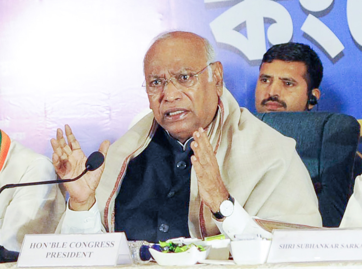 Assam Politics: Controversy Over Kharge's Statements.webp