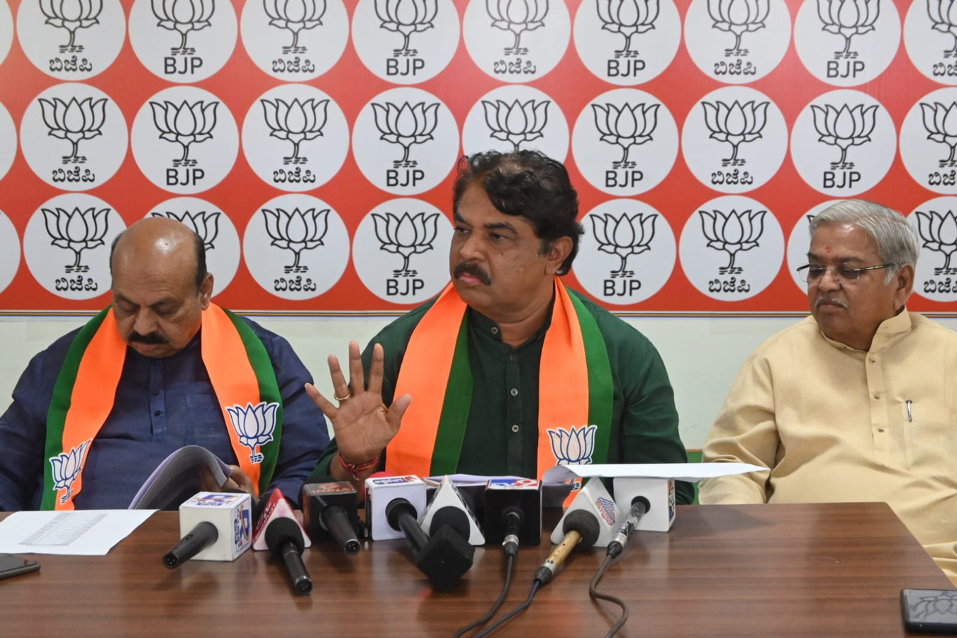Davangere & Bagalkot: BJP Seeks to Capitalize on Local Concerns.webp
