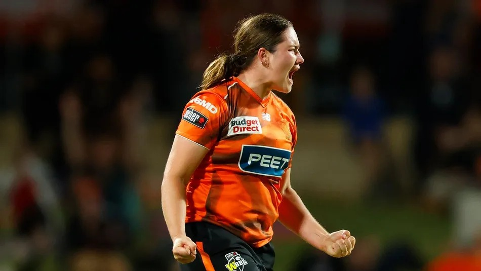 Women's Cricket: Ainsworth Secures Contract, Vlaeminck Misses Out.webp