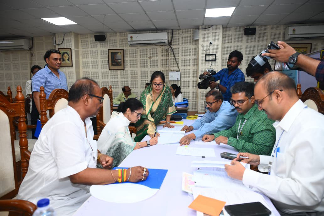 Banerjee Files Nomination in Bhabanipur, Proposers Reflect Constituency's Diversity.webp