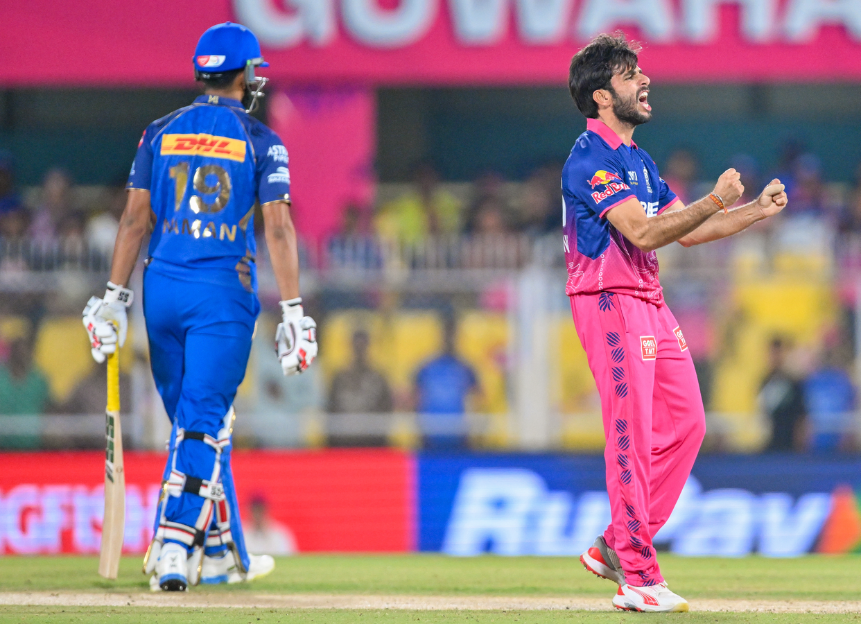 Mumbai Indians Behind Early in IPL 2026 Chase.webp