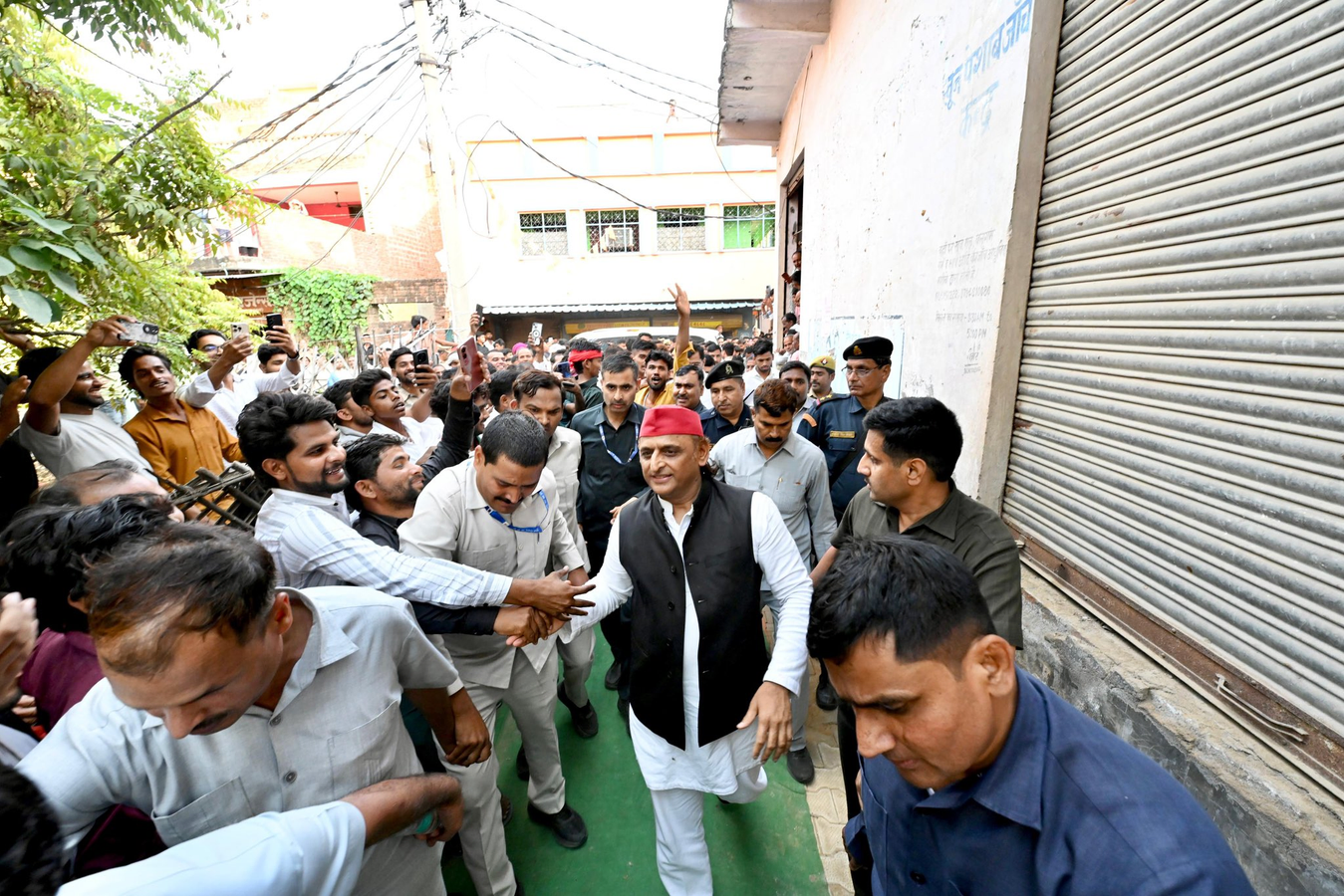 SP Leader Highlights Kanpur's Issues Under BJP Rule.webp
