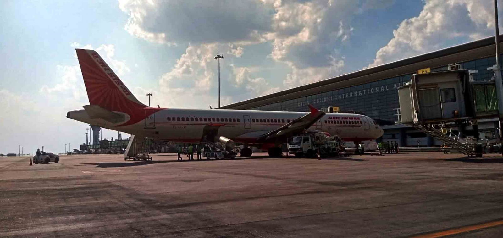 Airfares to Remain Affordable: Govt Cuts Airport Charges.webp