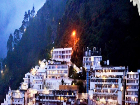 Record Pilgrimage: Over 23 Lakh Visit Vaishno Devi Shrine.webp