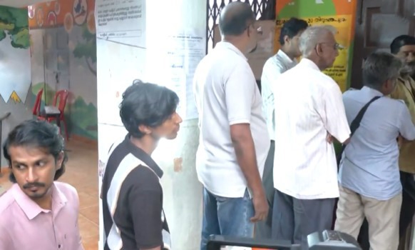 Kerala Election 2024: Early Turnout and Key Moments.webp