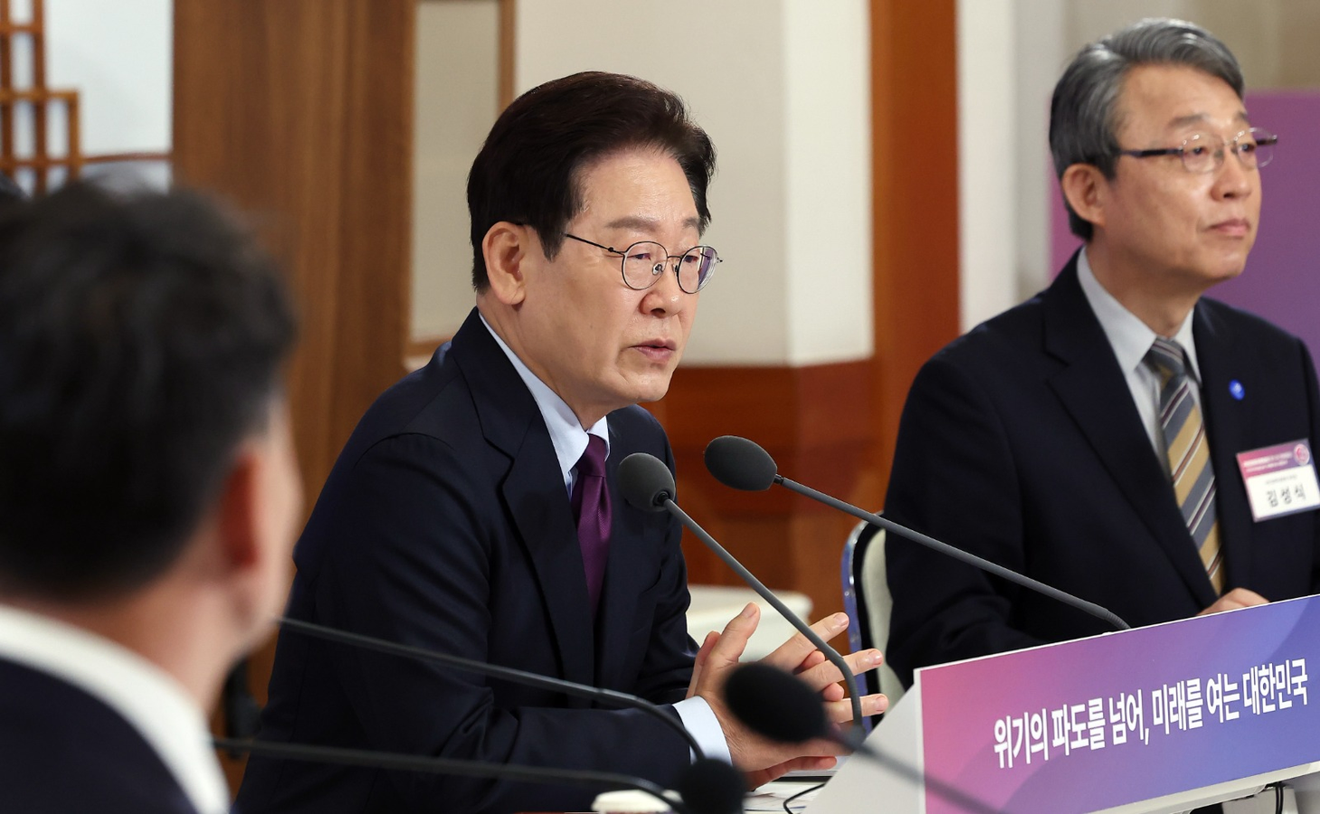 Lee Jae Myung Calls for Economic System Overhaul Amid Middle East Crisis.webp Lee Jae Myung Calls for Economic System Overhaul Amid Middle East Crisis.webp