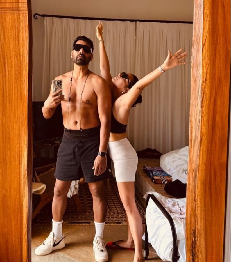 Shabir Ahluwalia Shares Playful Mirror Selfie with Wife.webp Shabir Ahluwalia Shares Playful Mirror Selfie with Wife.webp