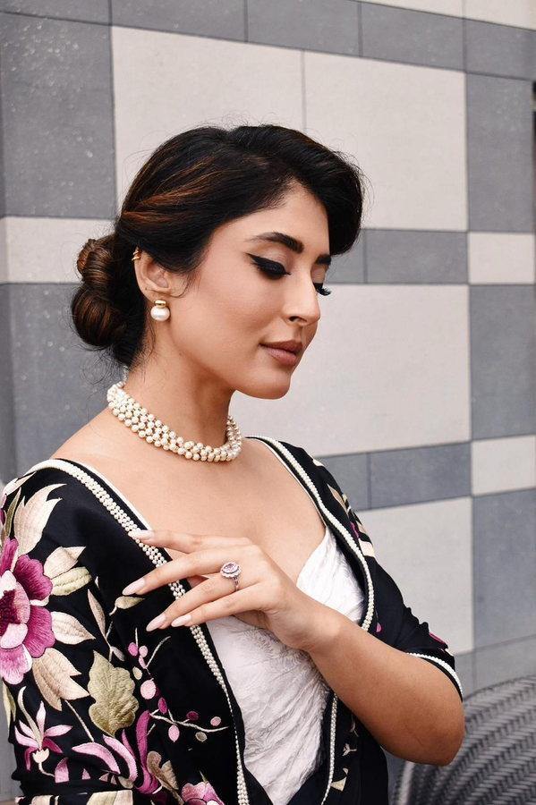 Kritika Kamra Returns to Work After Wedding.webp