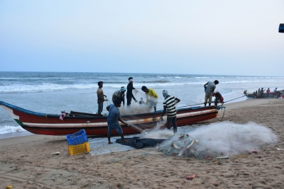 Palk Strait Tensions Rise: Fishermen Detained by Sri Lanka.webp