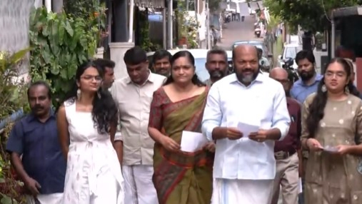 Kerala Elections: LDF Seeks Continuity, UDF Targets Majority.webp