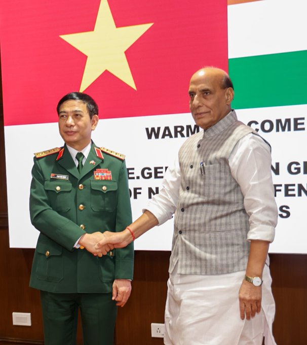 Rajnath Singh Congratulates Phan Van Giang on Vietnam Defence Appointment.webp