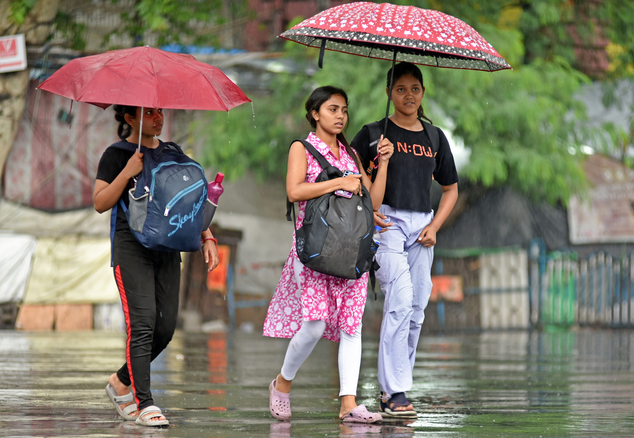 Kolkata Faces Rain and Thunderstorms – Two Days of Weather Changes.webp