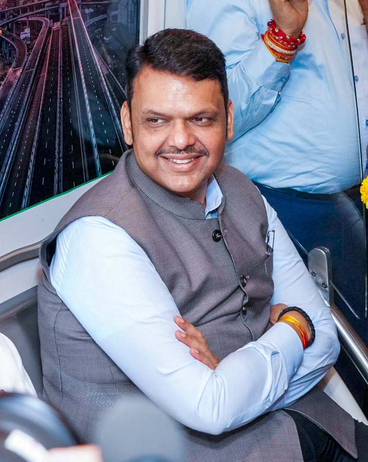 Political Shift in Baramati: Pawar, Fadnavis Engage in By-Election Negotiations