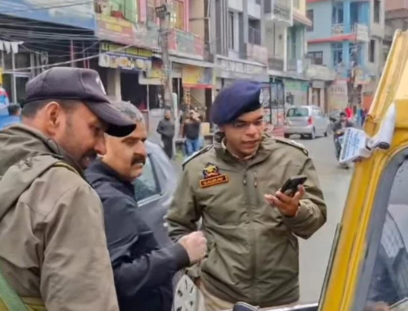 Rajouri MVD Seizes E-Autos for Route and Document Violations