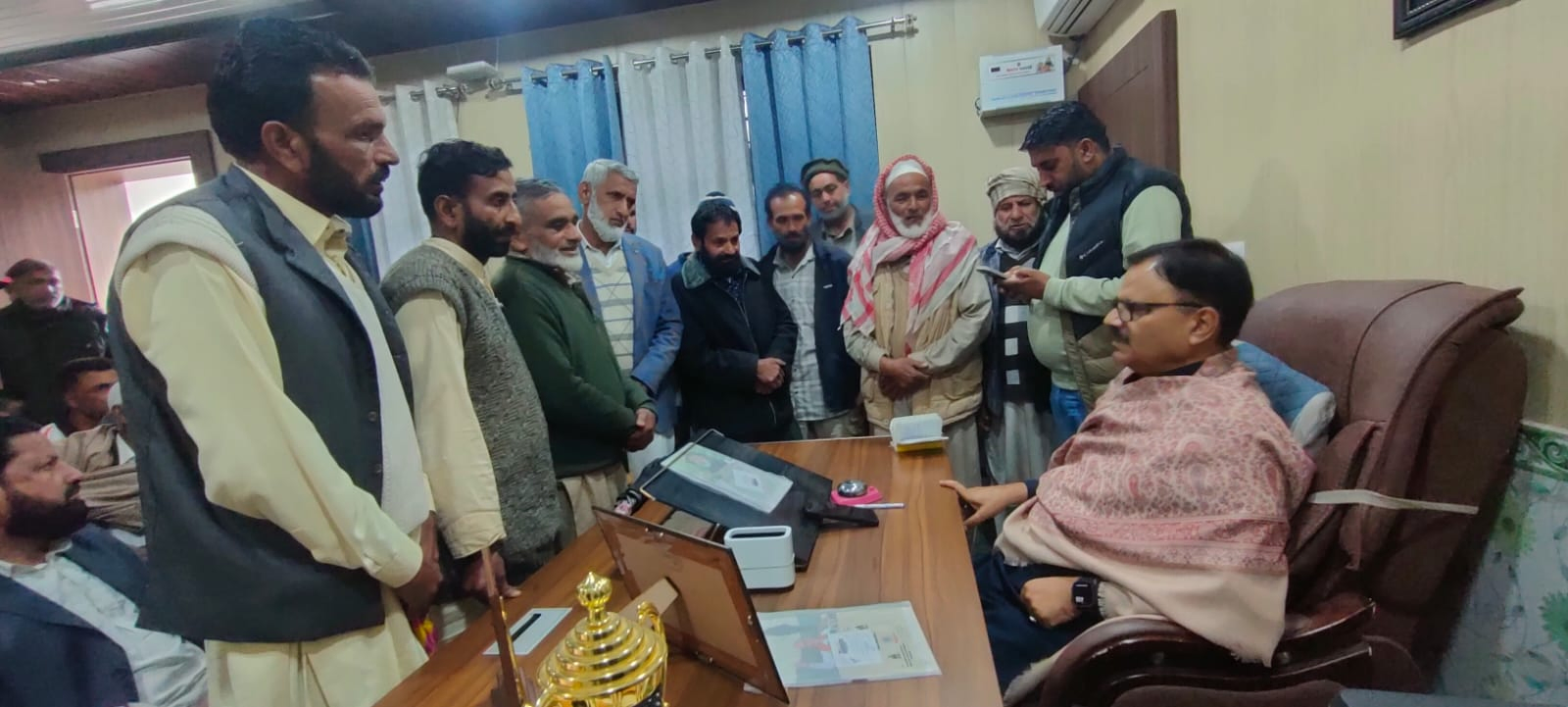 Mendhar Residents Voice Concerns to Minister Rana