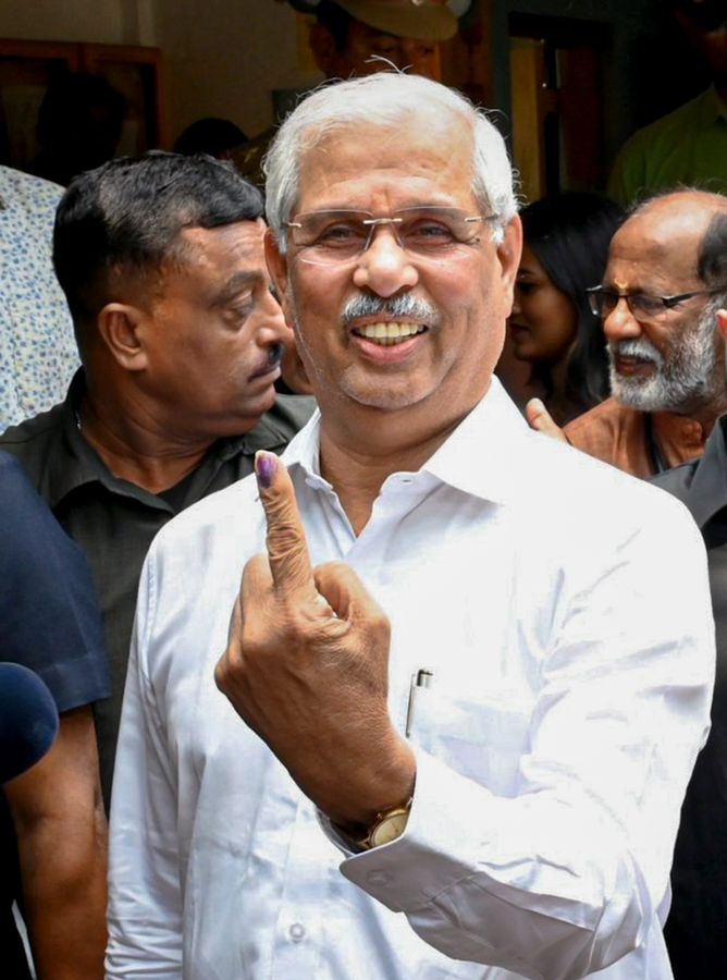 Kerala Elections: Governor Emphasizes Importance of Voting.webp Kerala Elections: Governor Emphasizes Importance of Voting.webp