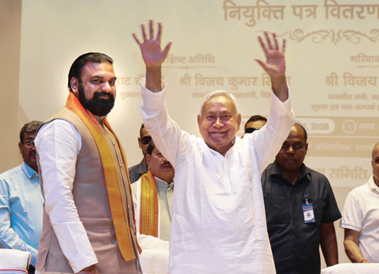 Nitish Kumar Leaves for Delhi; BJP Prepares for New Government.webp Nitish Kumar Leaves for Delhi; BJP Prepares for New Government.webp