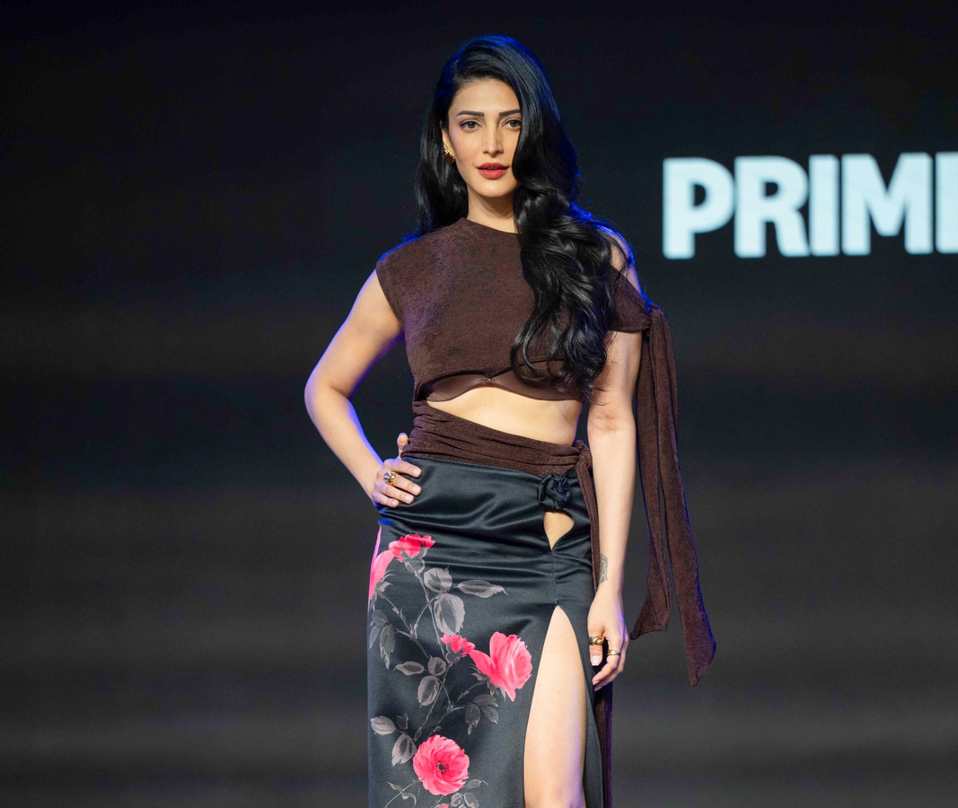 Actress Shruti Haasan Enjoys Cooking with Ambur Biryani and Kathrika Curry.webp