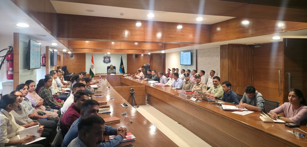 Gujarat DGP Emphasizes Proactive Policing Against Cybercrime.webp