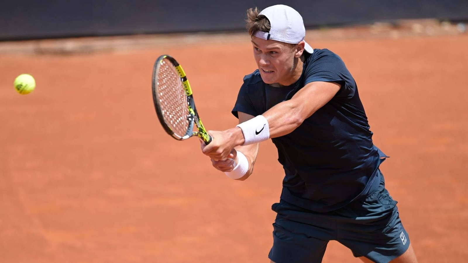Clay Court Return: Rune Set to Compete at Bitpanda Hamburg Open.webp