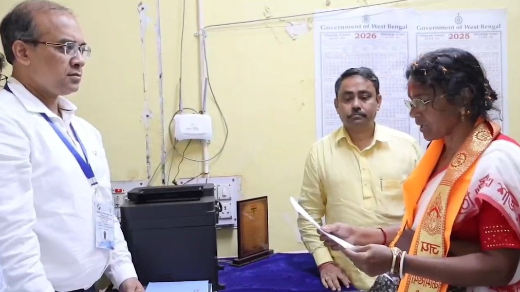 West Bengal Election: BJP Leader Supports Panihati Candidate's Mother.webp