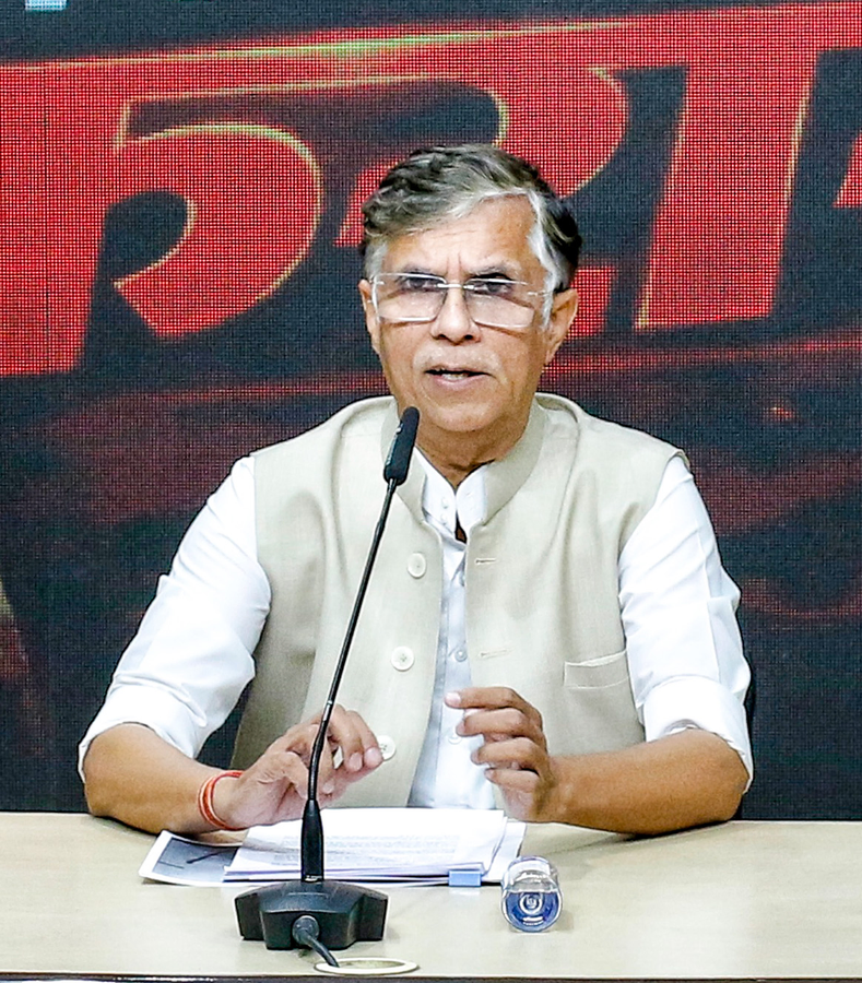 Pawan Khera's Defamation Case: Telangana Court Delays Decision.webp