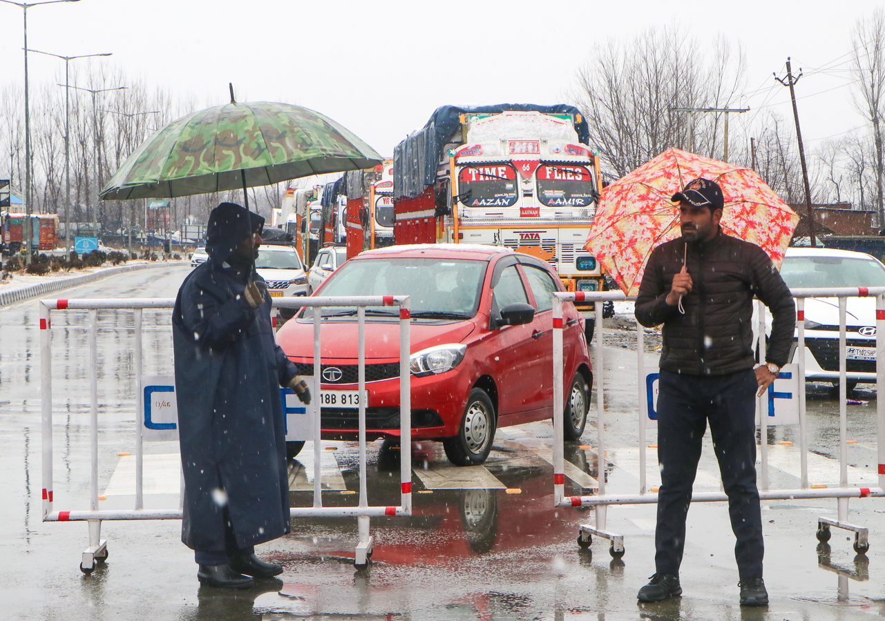 Srinagar-Jammu Highway Reopens After Landslides.webp Srinagar-Jammu Highway Reopens After Landslides.webp