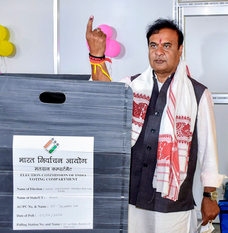 Himanta Biswa Sarma Criticizes Congress Over Family Nationality