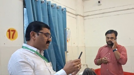 Ghazipur Accident: Injured Pilgrims Receive Medical Attention.webp Ghazipur Accident: Injured Pilgrims Receive Medical Attention.webp