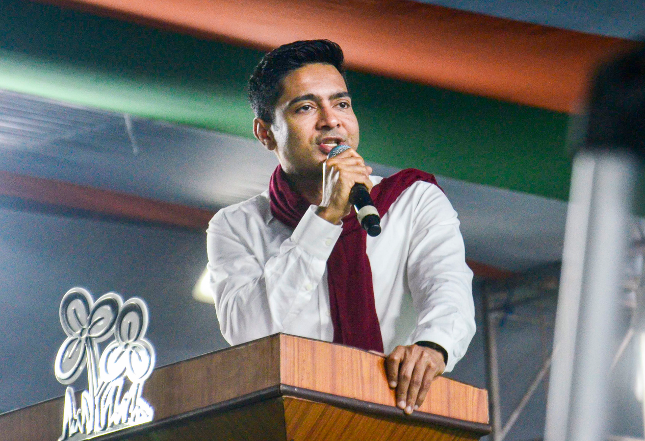 Banerjee Attacks Shah Over Infiltration Claims.webp