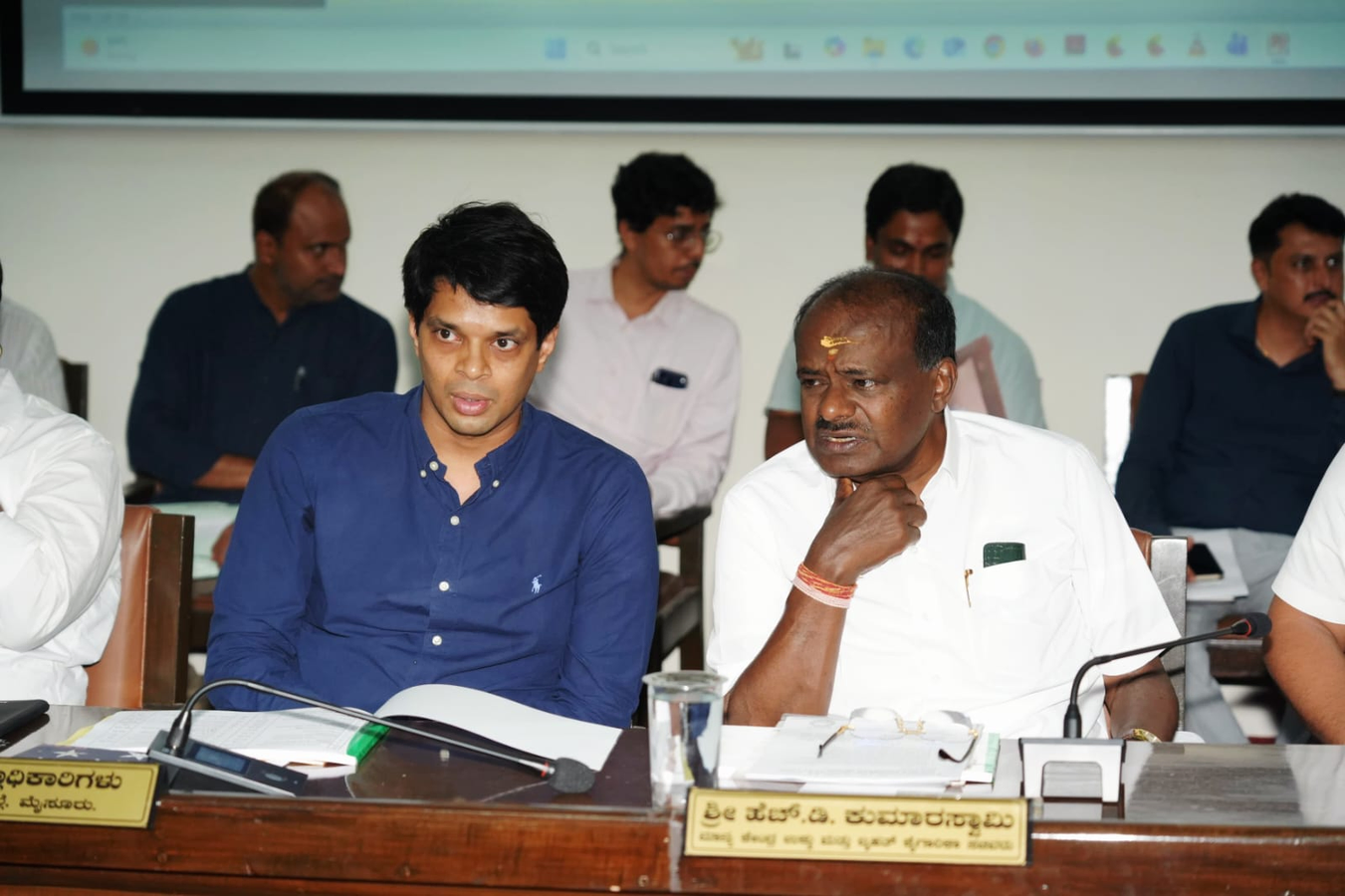 Kumaraswamy Challenges Siddaramaiah on Family Politics.webp